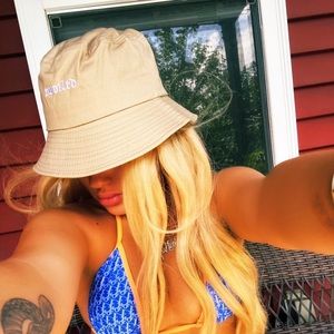 Meet your Posher, Kayla